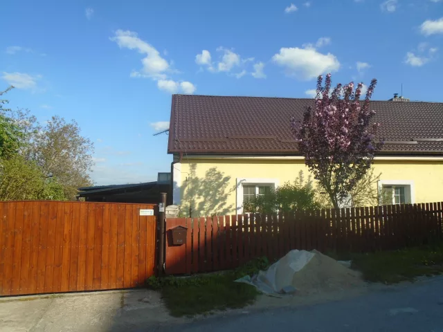 Červená Lhota – tvrz