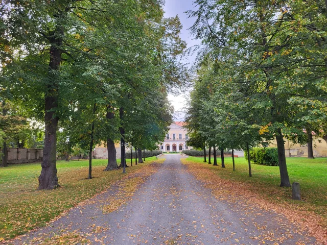 Brodek u Prostějova – tvrz, zámek