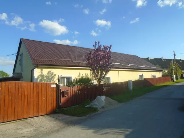 Červená Lhota – tvrz