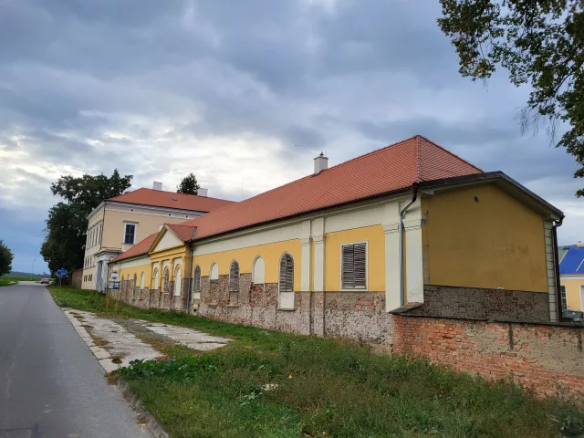 Brodek u Prostějova – tvrz, zámek