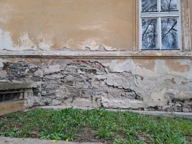 Bílá Lhota – tvrz, zámek