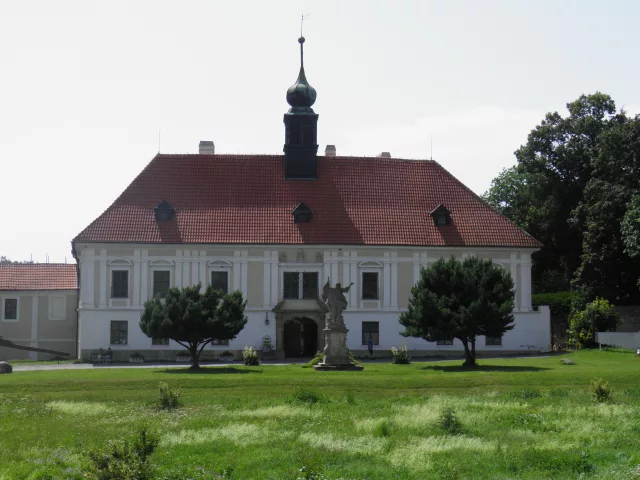 Konice – tvrz, zámek