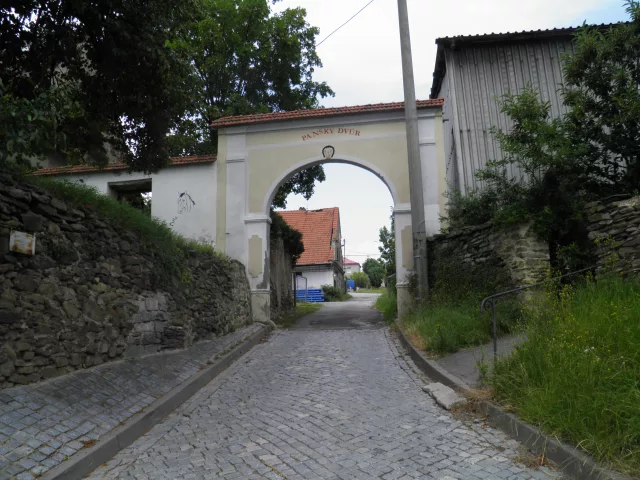 Konice – tvrz, zámek