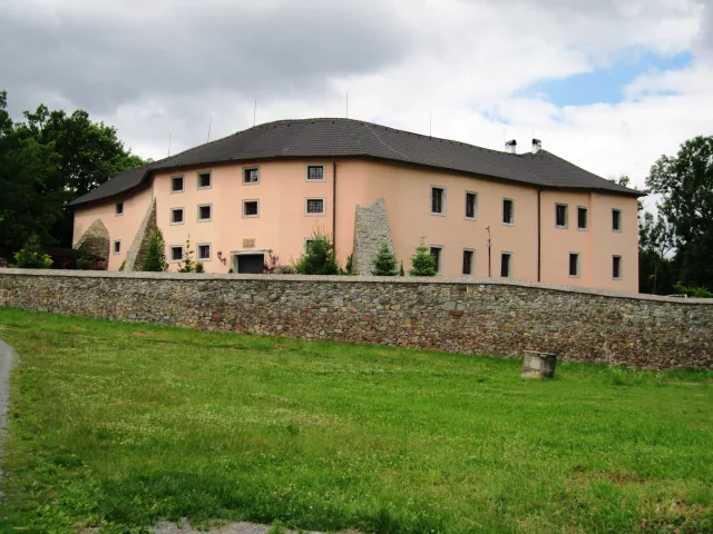 Krakovec – tvrz, zámek