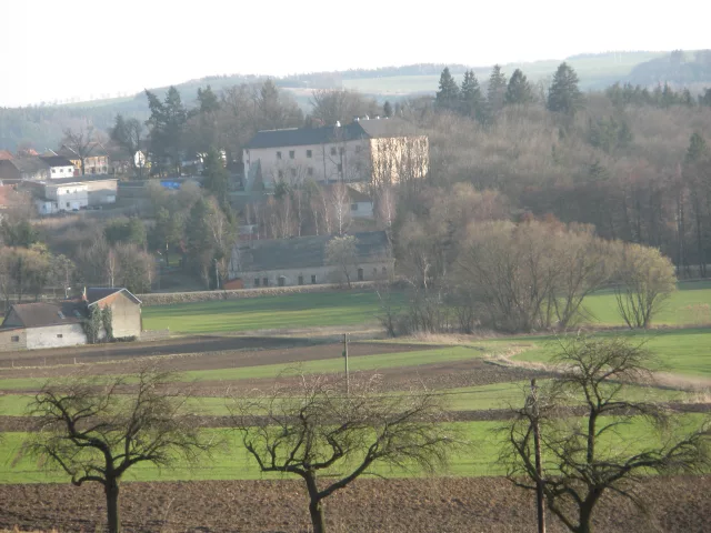 Krakovec – tvrz, zámek