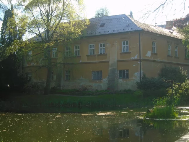 Bílá Lhota – tvrz, zámek