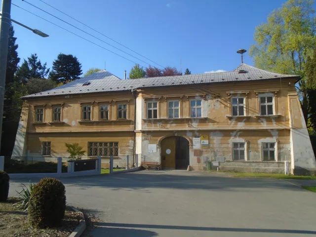 Bílá Lhota – tvrz, zámek