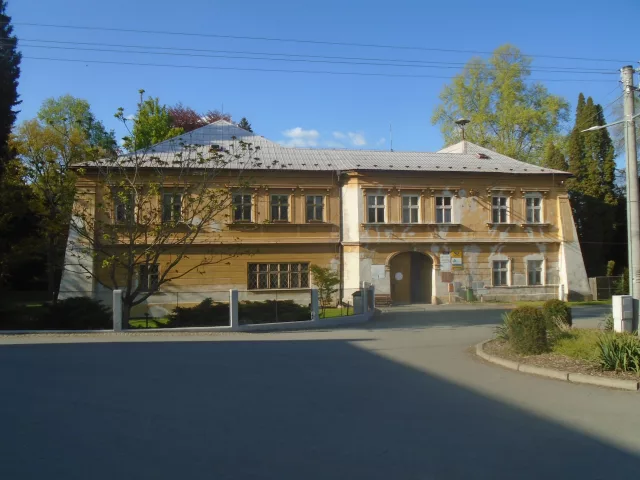 Bílá Lhota – tvrz, zámek
