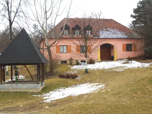 Ludéřov – tvrz, zámek