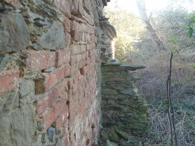 Ludéřov – tvrz, zámek