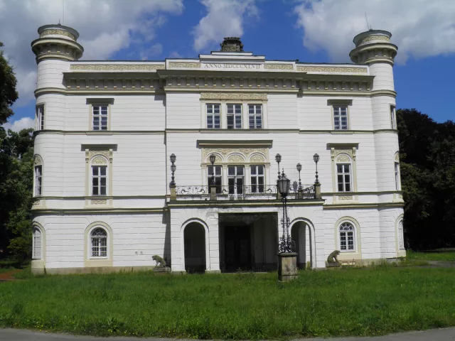 Chudobín – tvrz, zámek