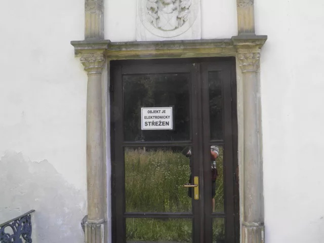 Chudobín – tvrz, zámek