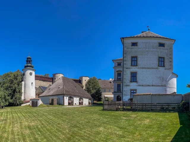 Úsov – hrad, zámek