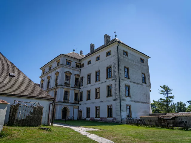 Úsov – hrad, zámek