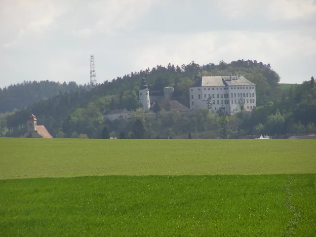 Úsov – hrad, zámek