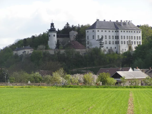 Úsov – hrad, zámek