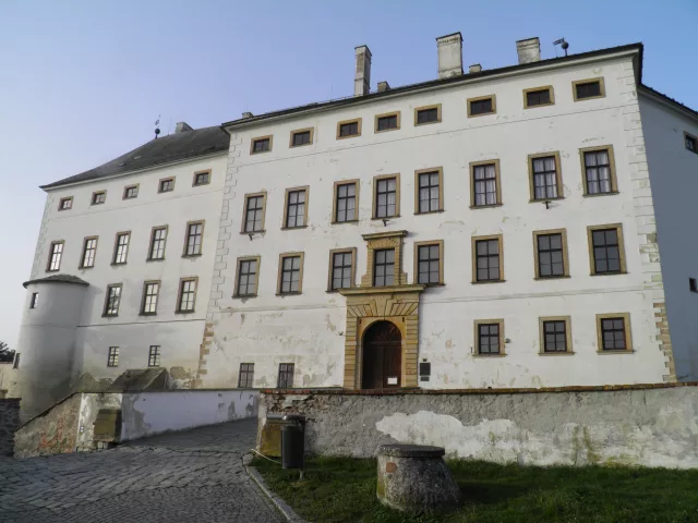 Úsov – hrad, zámek