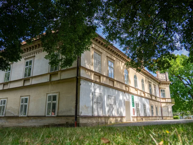 Laškov – tvrz, zámek