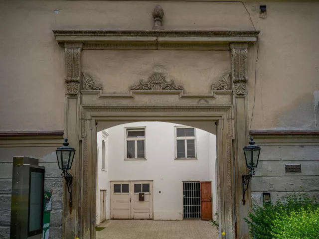 Laškov – tvrz, zámek