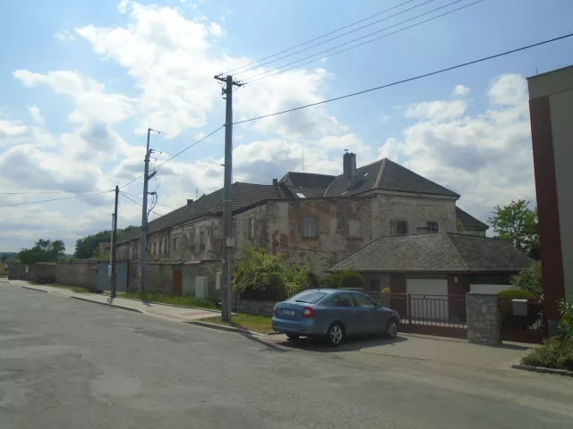 Doubravice – tvrz, zámek