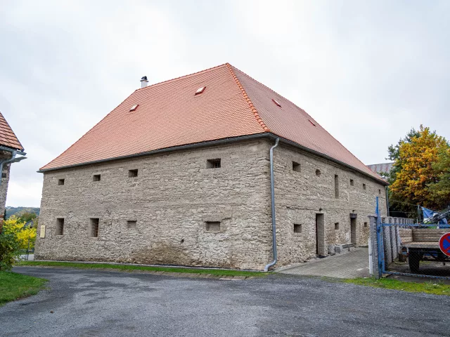 Ludéřov – tvrz, zámek