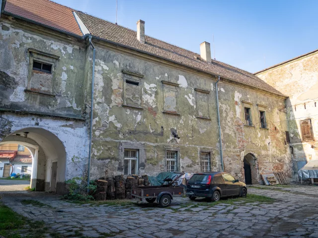 Náměšť na Hané – tvrz, zámek