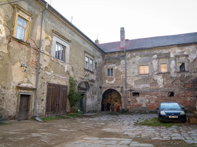 Náměšť na Hané – tvrz, zámek