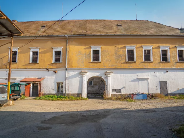Náměšť na Hané – tvrz, zámek