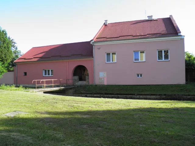 Pňovice – tvrz