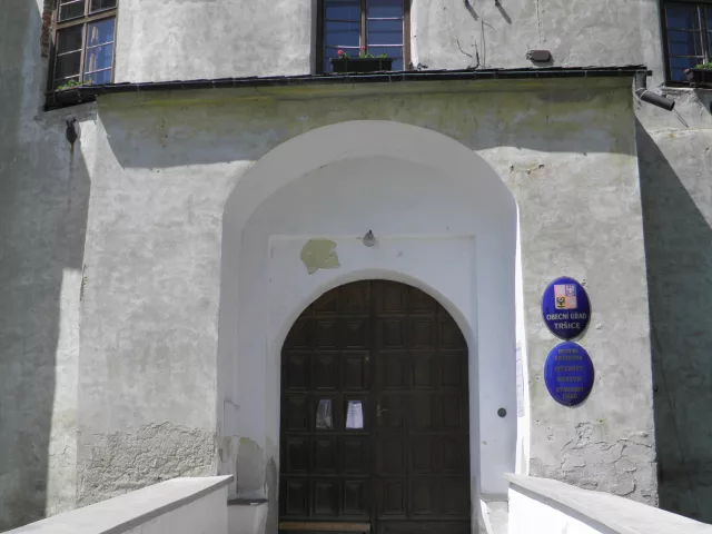 Tršice – tvrz, zámek