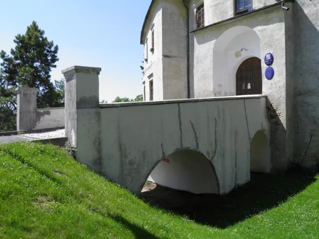 Tršice – tvrz, zámek