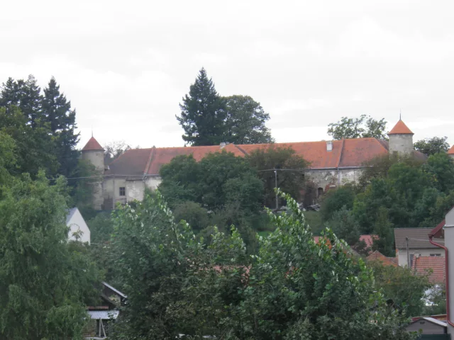 Ptení – tvrz, zámek