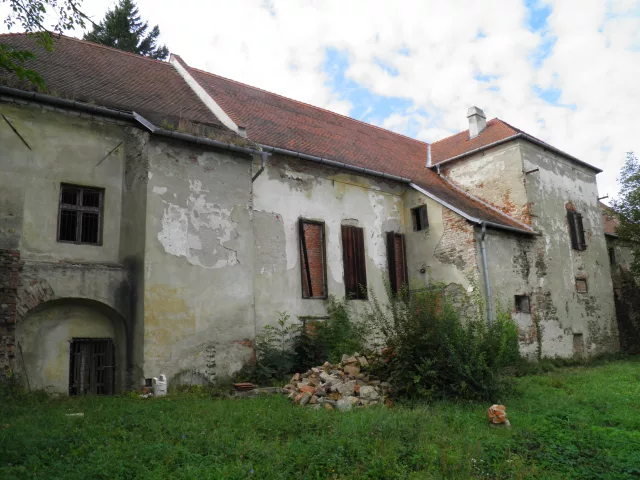 Ptení – tvrz, zámek