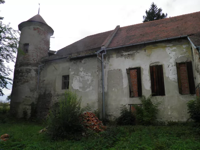 Ptení – tvrz, zámek