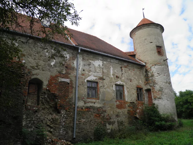 Ptení – tvrz, zámek