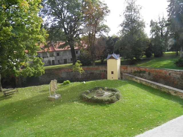 Tovačov – tvrz, zámek