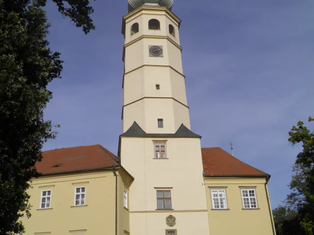 Tovačov – tvrz, zámek