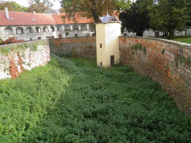 Tovačov – tvrz, zámek