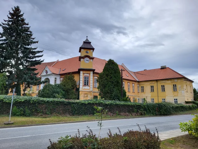 Dobromilice – tvrz