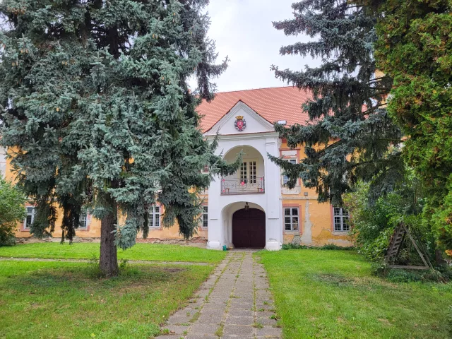 Dobromilice – tvrz
