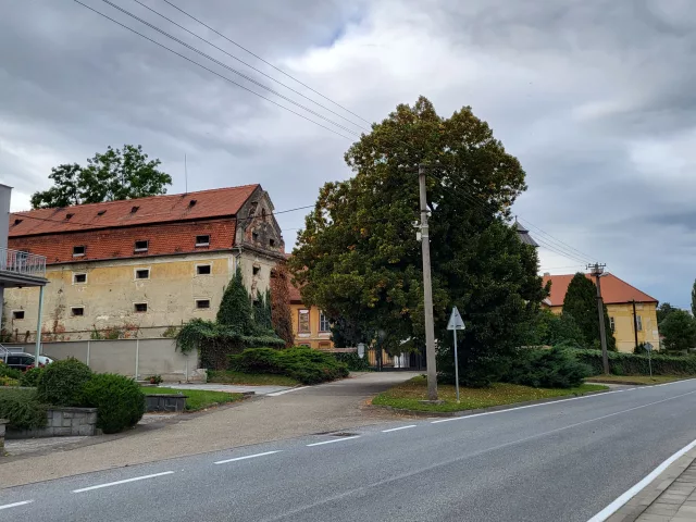 Dobromilice – tvrz