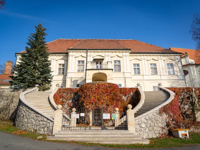 Jesenec – tvrz, zámek