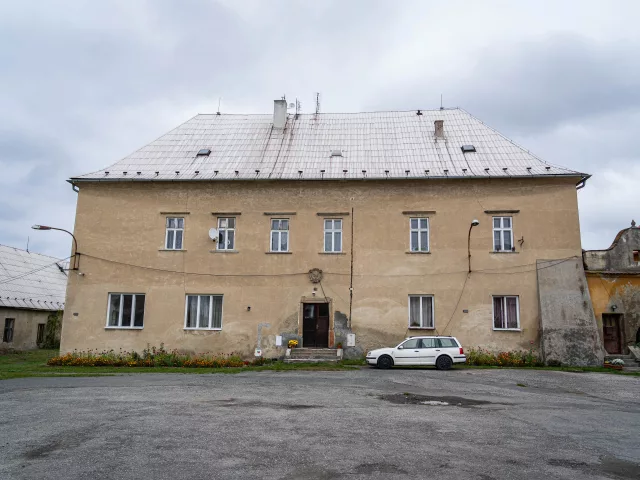 Skrbeň – tvrz
