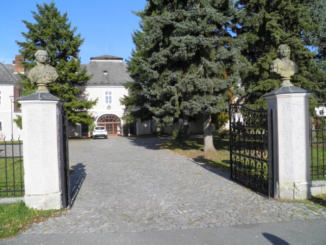 Velký Týnec – zámek