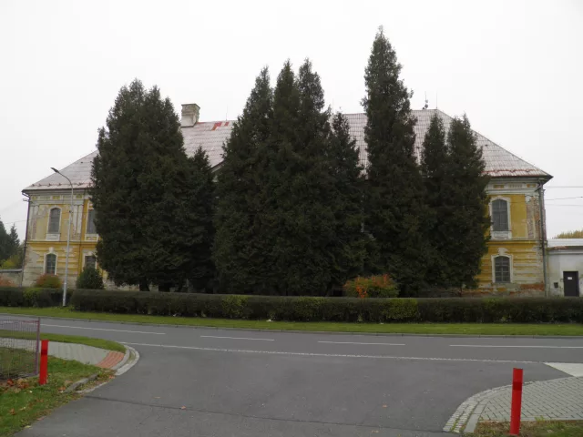 Žerotín – tvrz, zámek