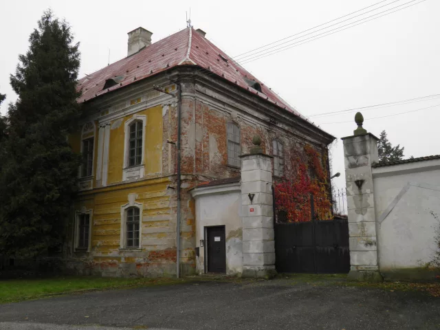 Žerotín – tvrz, zámek
