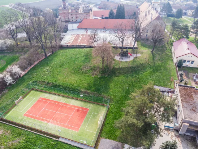 Mořice – tvrz, zámek