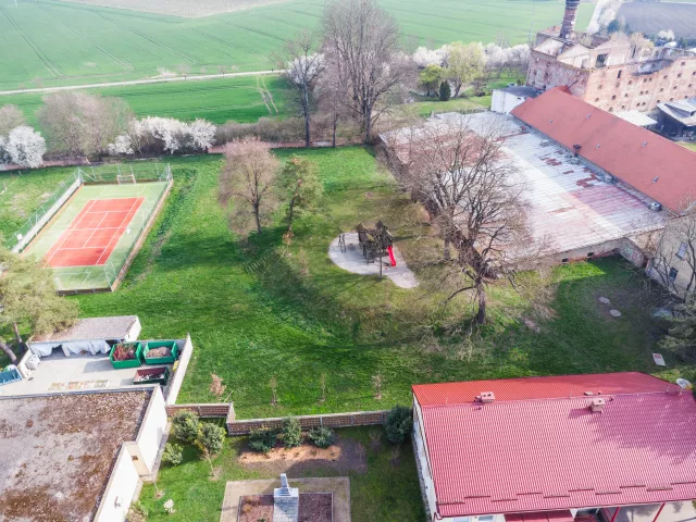 Mořice – tvrz, zámek