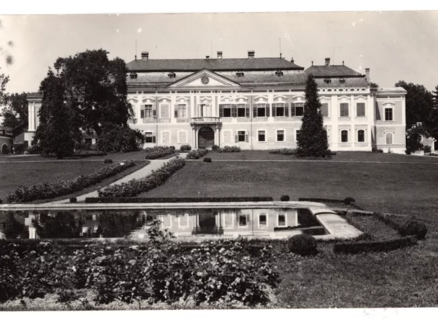 Žádlovice – tvrz, zámek