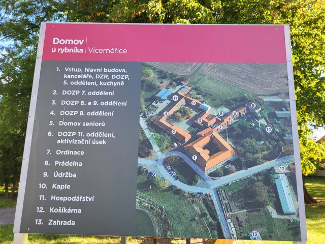 Víceměřice – tvrz, zámek
